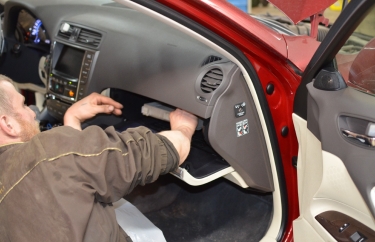 Замена фильтра салона Лексус IS 250